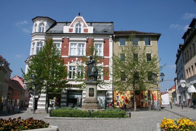 Foto: Alexander-Puschkin-Platz und das Christian-Zimmermann-Denkmal Foto: Alexander-Puschkin-Platz und das Christian-Zimmermann-Denkmal