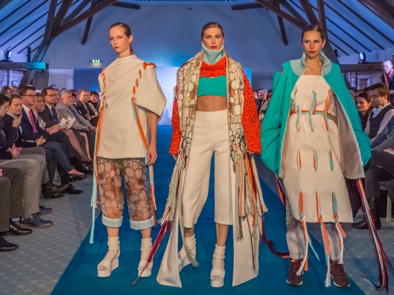 Models auf einem Laufsteg Link führt zur Seite Apoldaer Modenacht