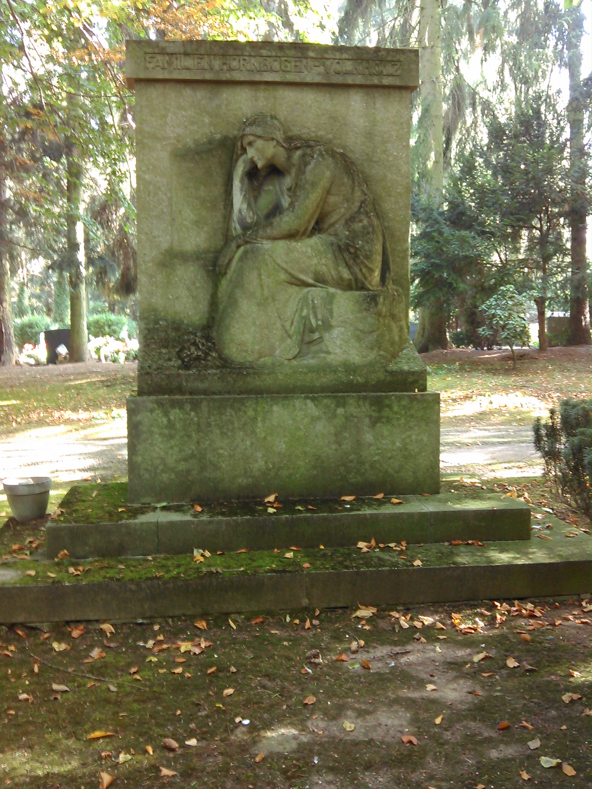 Grabmal Familie Hornbogen-Volkholz Grabmal Familie Hornbogen-Volkholz