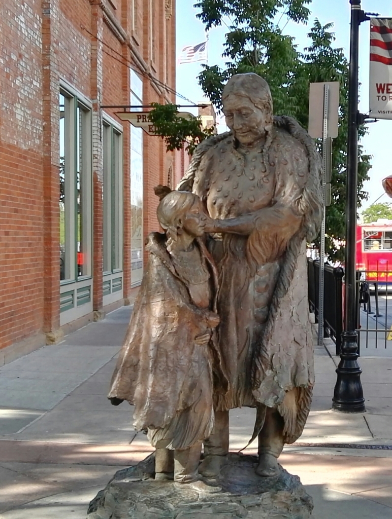 Indianer Statue im Stadtzentrum Indianer Statue im Stadtzentrum
