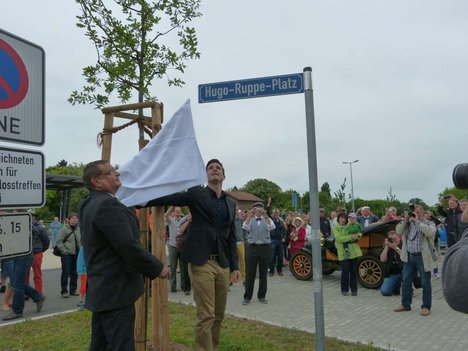 Juni: Namensgebung Hugo-Ruppe-Platz