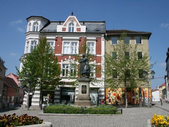 Foto: Alexander-Puschkin-Platz und das Christian-Zimmermann-Denkmal