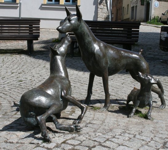 Foto: Das Dobermann-Denkmal in Apolda
