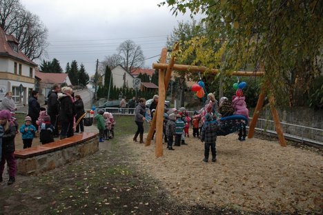 November: Übergabe Verweilplatz Oberroßla