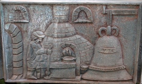 Fotos: Das Glockengießereifries des Bürgerbrunnens