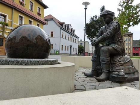 Mai: Einweihung Strickermann-Brunnen